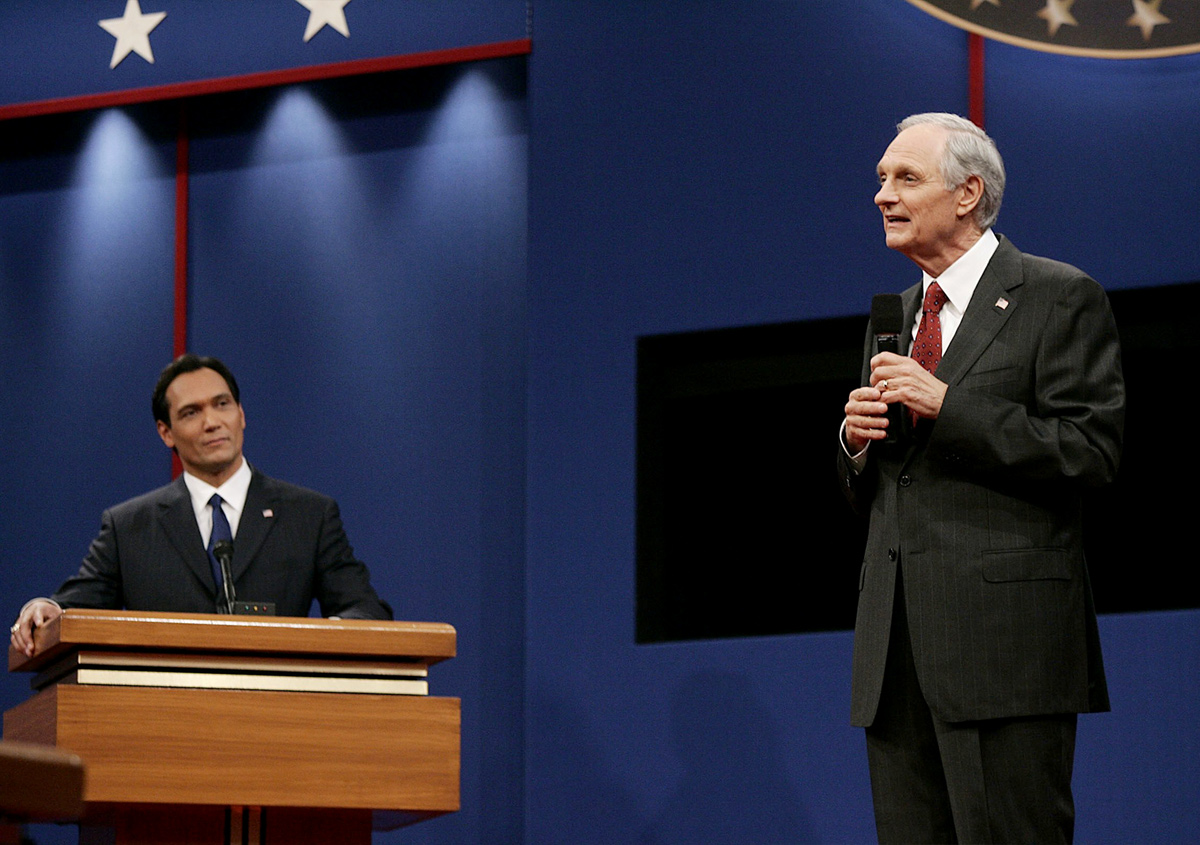 Jimmy Smits and Alan Alda filming the ground-breaking West Wing live debate episode